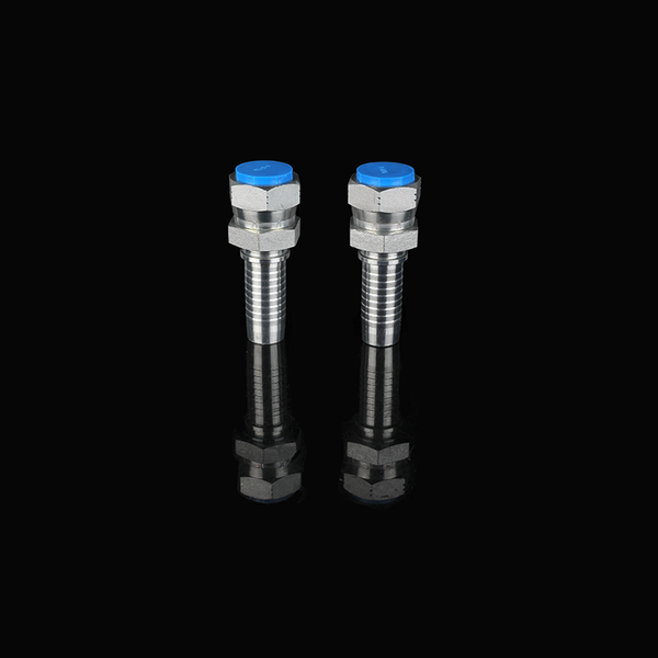 How do hydraulic quick connect fittings ensure a leak-free connection?
